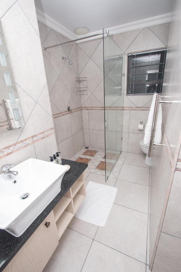 Van Den Berg'S Guesthouse Bettyʼs Bay Zewnętrze zdjęcie
